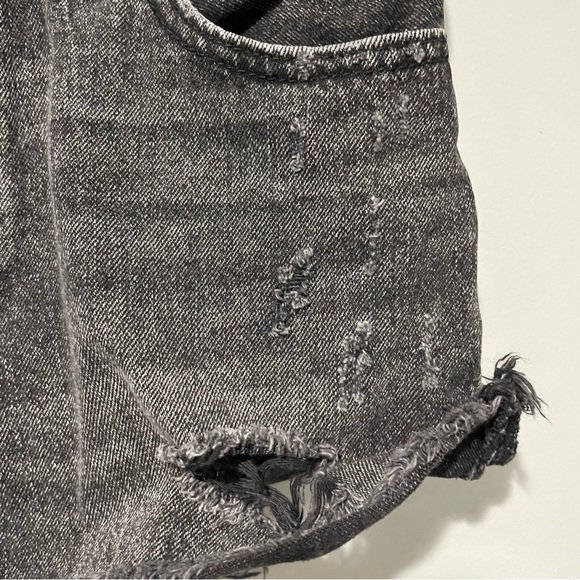 Levi’s 501 Shorts Trashed Black Size 29 Distressed - Picture 4 of 7